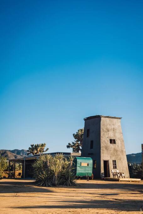 Joshua Tree Hidden Tower * Views - Landmark Yucca Valley Exterior photo