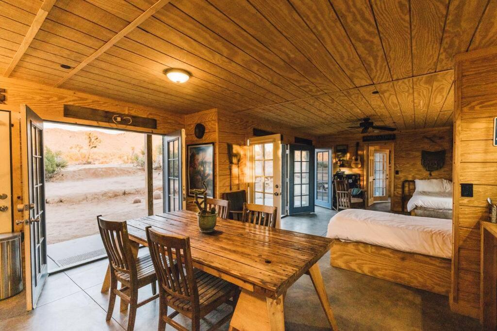 Joshua Tree Hidden Tower * Views - Landmark Yucca Valley Exterior photo