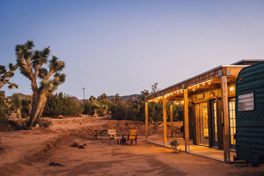 Joshua Tree Hidden Tower * Views - Landmark Yucca Valley Exterior photo