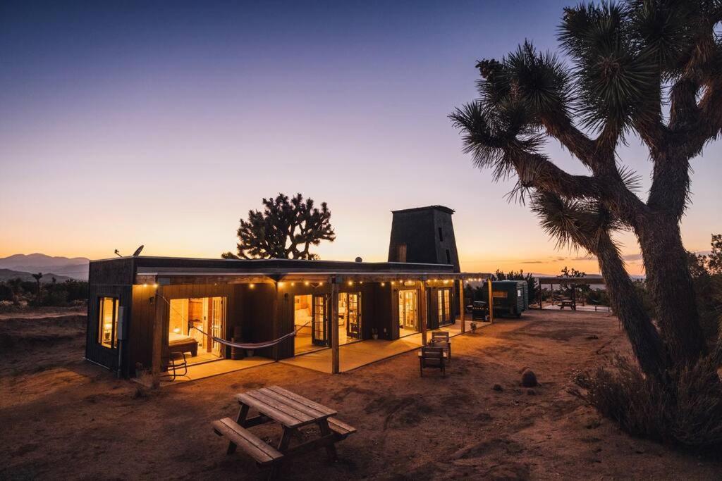 Joshua Tree Hidden Tower * Views - Landmark Yucca Valley Exterior photo